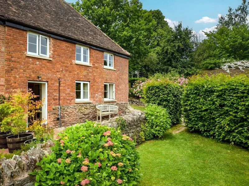 Chantry Cottages Pear Tree