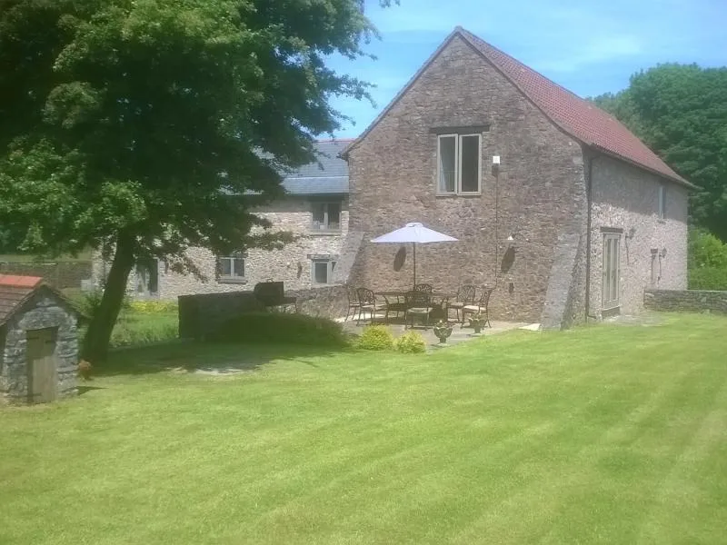 The Old Dancehall - Green Ore Estate