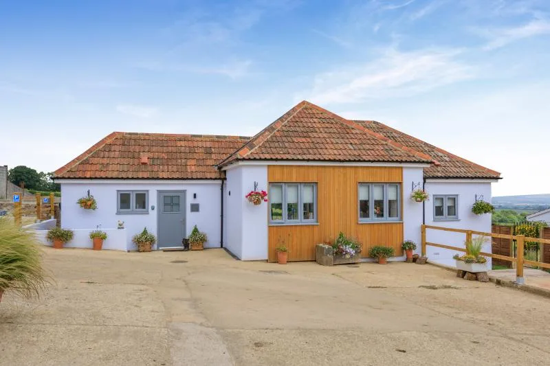 The Old Piggery - Heavenly Views Cottage
